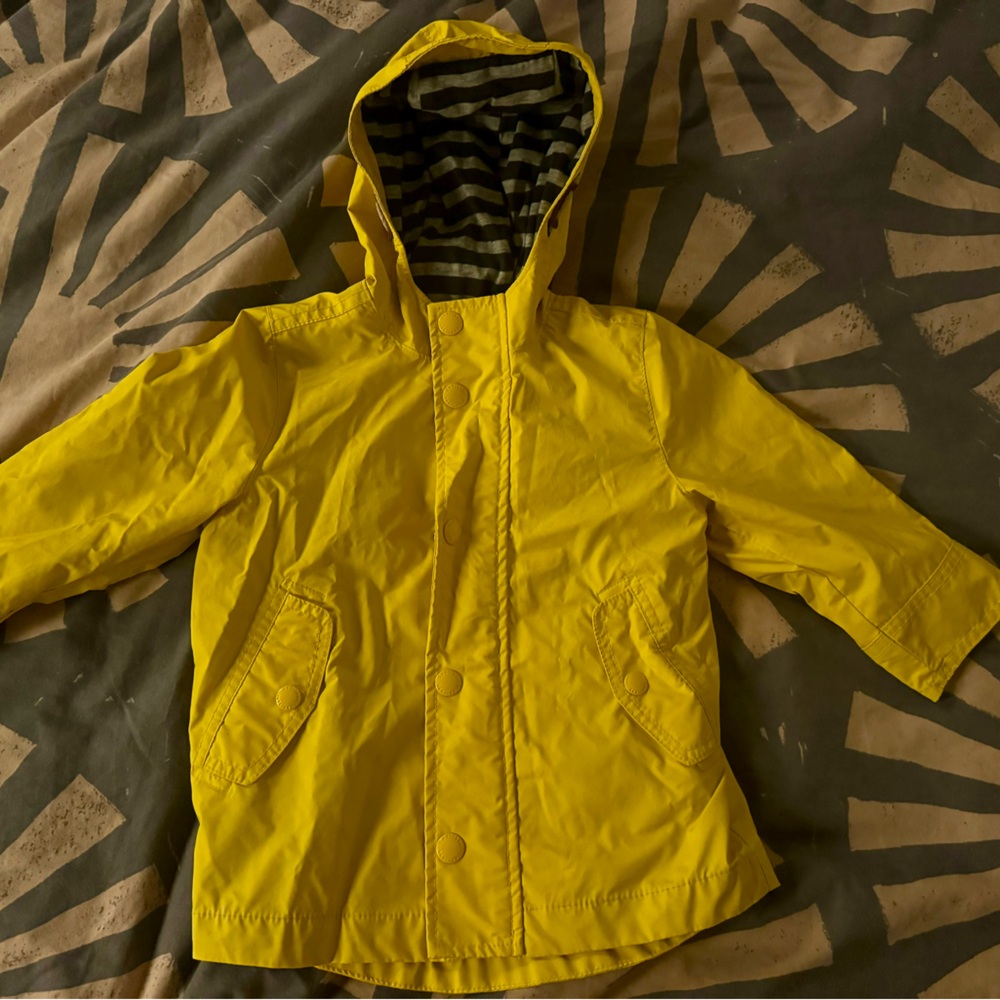 Adorable Paddington yellow raincoat 2T